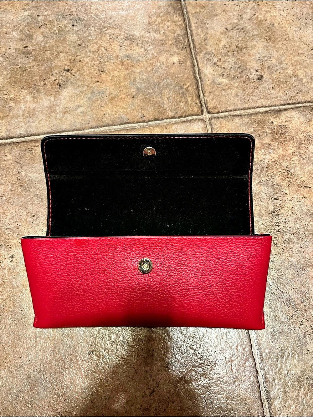 GUESS Red glasses case - Picture 2 of 2